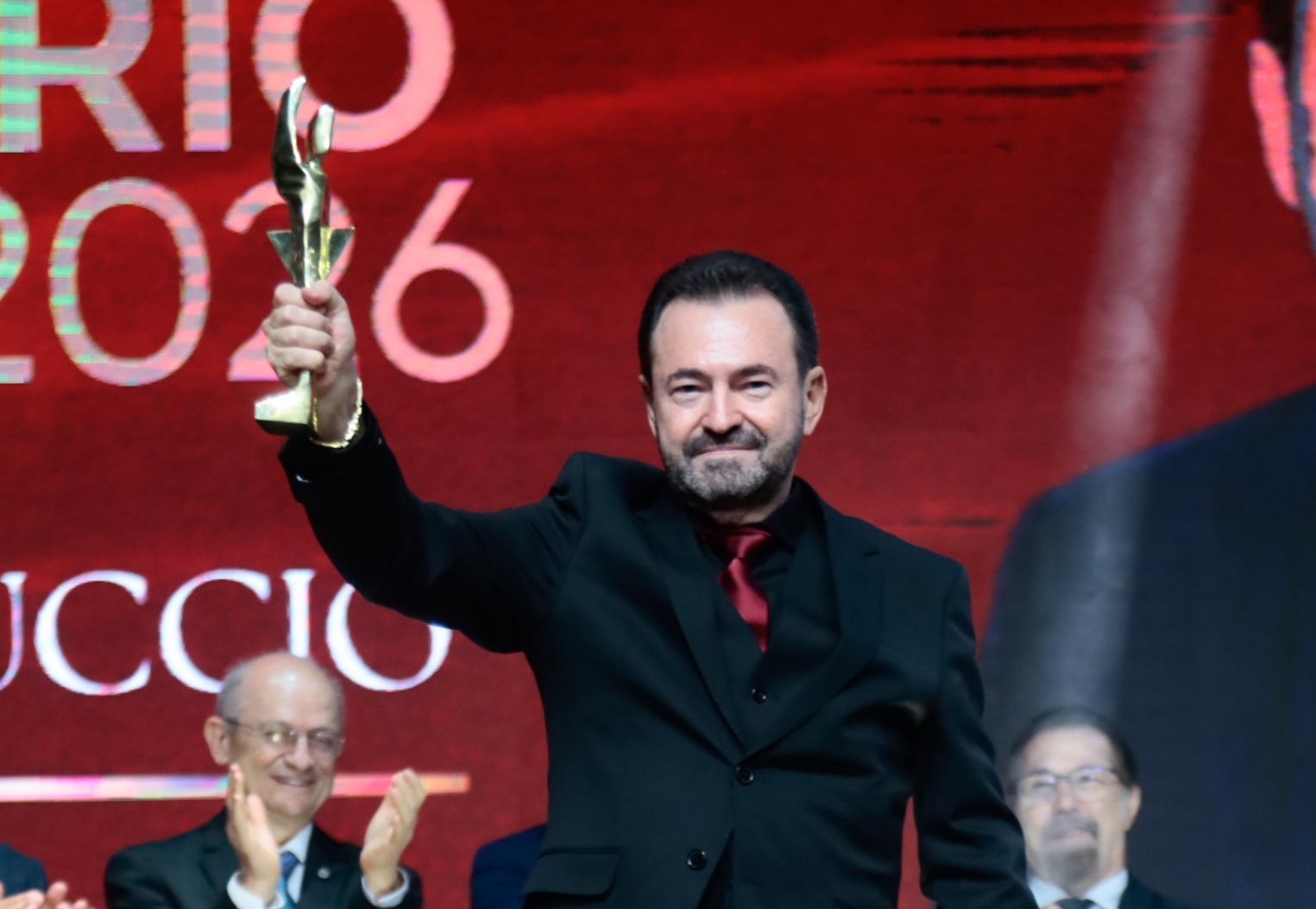 Cláudio Adamuccio recebe homenagem de Empresário do Ano 2026